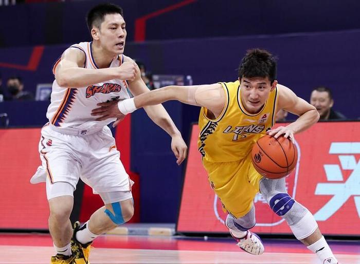 莱万多夫斯基在SKT比赛中最后时刻胜出,领先优势明显引发热议!上演精彩一战的简单介绍 莱万多夫斯基在SKT比赛中最后时刻胜出,领先优势明显引发热议!上演精彩一战的简单介绍