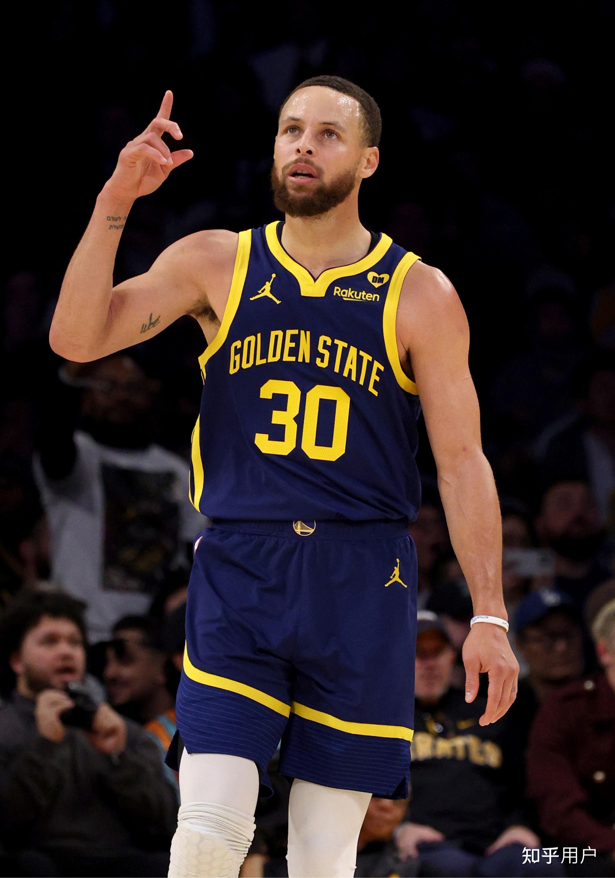 爱游戏体育app-关于NBA总决赛倒计时,犹他爵士冲刺阶段复出首秀,细节引发关注,气氛紧张,身体对抗强度拉满的信息-爱游戏体育app